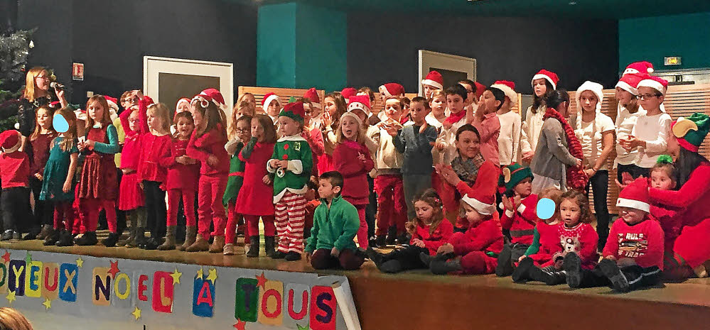 Album, petit père noël rouge, école, Gorvello, théâtre, mise en scène